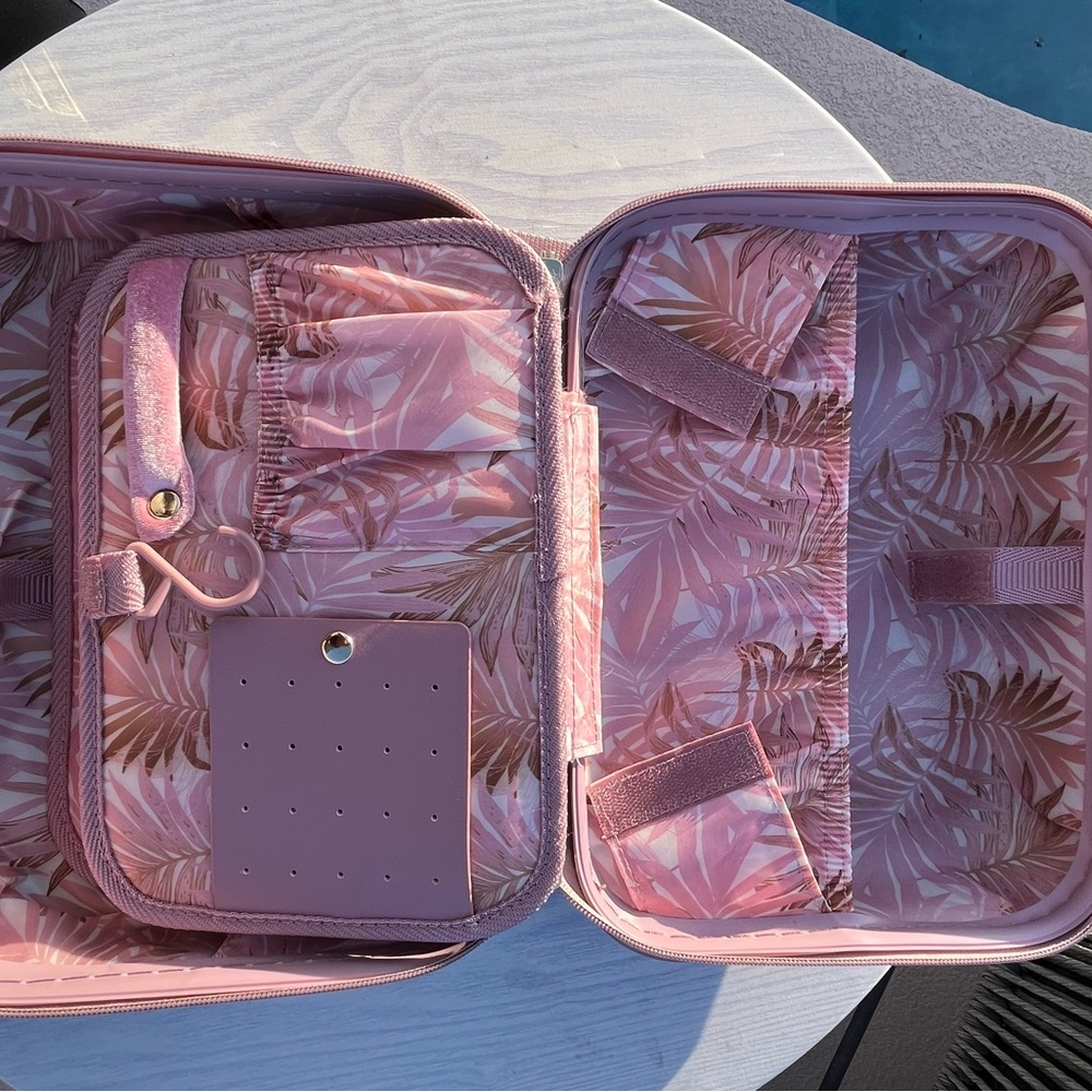 Elegant Pink Travel Beauty Bag - Picture 8 of 13
